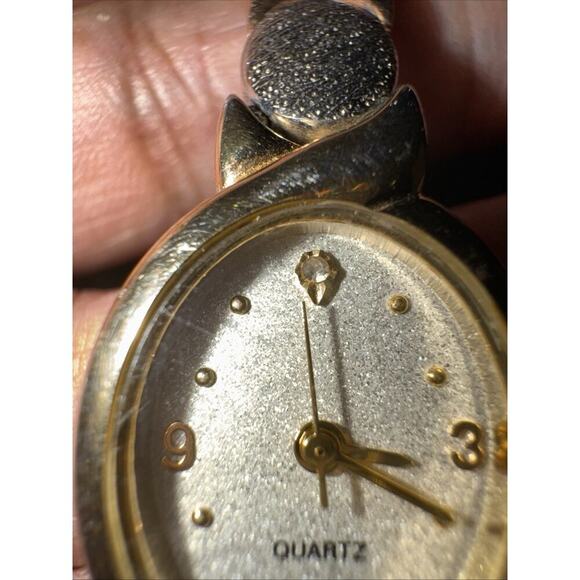 -WATCH WOMEN Avon VTG 19mm Tri Color Gold Tone Oval Dial 7" - Picture 4 of 16